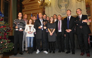 Remise de médailles par la Mairie du XI arrondissement de Paris pour récompensé les 11 membres du club EKS le 20 décembre 2013.